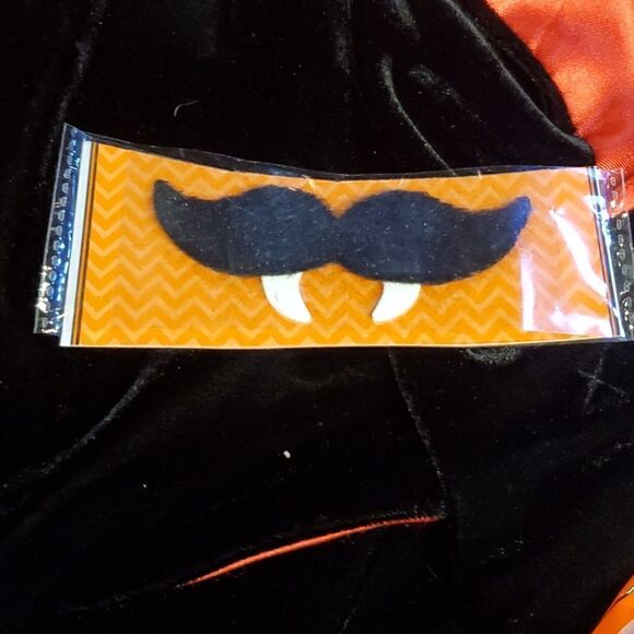 Count Dracula, vampire velour Costume, one piece with cape (Childs sz 3-4) - Picture 5 of 6